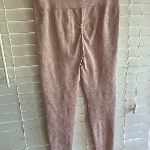 baby pink pattern gymshark leggings! excellent condition! - Picture 3 of 5